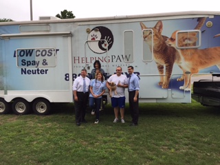 Helping PAW's first mobile veterinary clinic in 2009